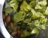 A picture of step 2 of Broccoli Almond soup.