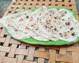 A picture of step 5 of Sago flour namkeen paratha.