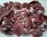 Foto del paso 2 de la receta: Corazones de pavo en salsa al curry
