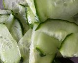 Egyszerű uborkasaláta recept fázis 1 fotója
