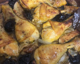 Foto del paso 4 de la receta: Pollo al horno con ciruelas y piñones