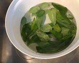 Une image de l'étape 1 de Pesto d ail d ours et basilic aux pignons de pin et parmesan.