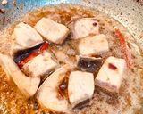 Hình bước làm 3 của món Cá Bớp kho tộ
