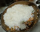 صورة لخطوة 1 من وصفة وصفة أرز سهلة وسريعة في مقلاة 🕊
