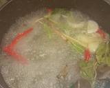 Gambar langkah 1 resipi Tomyam Putih Seafood.