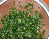 Foto langkah ke 2 dari resep Nasi Goreng Daun Mengkudu.