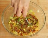 Foto langkah ke 4 dari resep Martabak Telur Ayam Kecap Devina Hermawan.