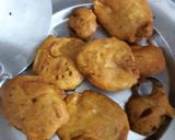 A picture of step 4 of Potato Pakoras.
