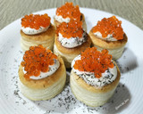 Foto del paso 4 de la receta: Vol-au-vent de queso con hierbas, alcaparras y perlas de salmón