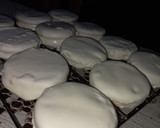Foto del paso 3 de la receta: Glaseado para alfajores