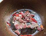 รูปขั้นตอนการทำที่ 1 ของ หมูผัดบรอกโคลีน้ำมันหอย