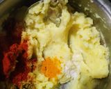 A picture of step 1 of Potato Stuffed Idli.