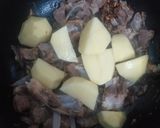 A picture of step 3 of Swahili beef pilau.