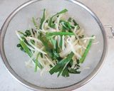 A picture of step 2 of Cold Shabu-Shabu Style Salad with Pork, Garlic Chives, and Bean Sprouts.