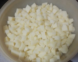 Foto del paso 1 de la receta: Tortilla de papas con cebolla, chorizo y perejil