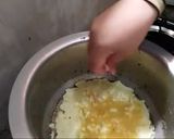 A picture of step 4 of Meat minced egg cheese sandwich.