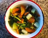 Foto langkah ke 5 dari resep Sayur Bening Bayam dengan Labu Siam.