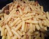 A picture of step 2 of Sedanini al tonno.