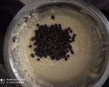 A picture of step 4 of Choco chip muffins.