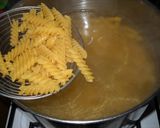 Foto del paso 1 de la receta: Fideos con repollitos de Bruselas y quesos