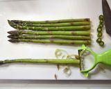 A picture of step 2 of Prosciutto and Asparagus Salad with Bouillon Jelly.