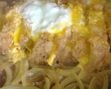 A picture of step 5 of Katsudon with Mentsuyu.