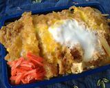 A picture of step 6 of Katsudon with Mentsuyu.