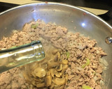 Foto del paso 3 de la receta: Pavo Molido con Champiñones al Vino