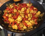 Une image de l'étape 9 de Poulet curry coco poivrons rouges.