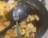 Foto del paso 5 de la receta: Tortilla de calabacín con patatas