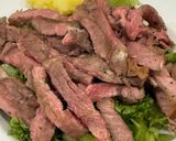 Hình bước làm 3 của món Cơm nhà với bò bít tết khoai nghiền, salad hoa quả, sốt phô mai, khoai tây chiên, pizza gà, mỳ ý cua