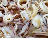 Gambar langkah 2 resipi Sotong masak pedas bertelor.