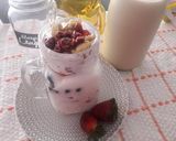 Foto del paso 4 de la receta: Parfait con Yogur Griego y Frutas a lo Carmelita