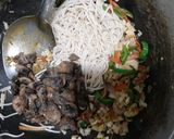 मशरूम नूडल्स (Mushroom Noodles recipe in hindi) रेसिपी चरण 3 फोटो