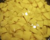 Sült oldalas párolt savanyúkáposztával, hagymás, tört krumplival recept fázis 2 fotója