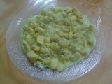 Ñoquis amarillo con salsa de atún