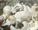 A picture of step 1 of Garlic Mushrooms Green Peas and Sweet-Corn Fried Rice.