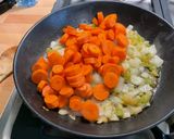 Une image de l'étape 8 de Sauté de légumes en sucré salé, aubergine et carottes aux champignons.