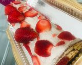 A picture of step 7 of Lotus biscoff strawberry Swiss roll cake.