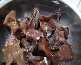 Foto langkah ke 2 dari resep Masakan Jadul Tumis Jonggrong Jamur Kuping.