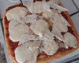 Foto del paso 9 de la receta: Focaccia casera de boloñesa, queso y pesto