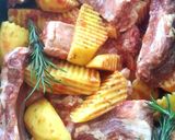 Pas rețetă Coastă de porc cu cartofi și rozmarin la cuptor 1 fotografie