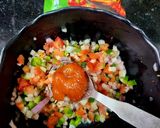 A picture of step 2 of Cream Crackers Maska Chaska Pizza.