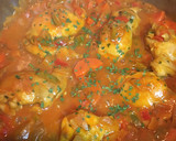 Foto del paso 7 de la receta: Pollo en salsa con verduras y patatas al horno