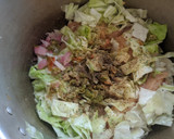 Foto del paso 1 de la receta: Pechuga de pollo y col en salsa