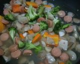 Foto langkah ke 3 dari resep Tumis jamur dan sayuran.