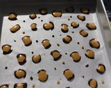 Foto langkah ke 5 dari resep LEOPARD ROLLCAKE w/ Chocolatte Spread Filling.