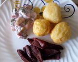 A picture of step 12 of Deep fried potatoes, deep fried beef and salad.