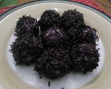 Foto langkah ke 8 dari resep Bola-bola Biskuit Kurma.