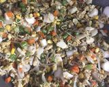 Foto langkah ke 3 dari resep Nasi goreng ikan asin.